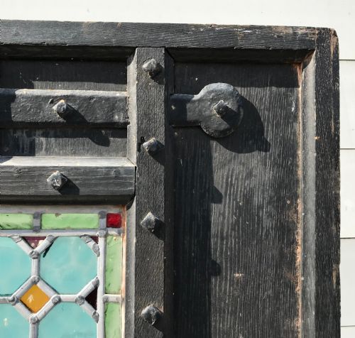 CIRCA 1900 OAK DOOR COMPLETE WITH ORIGINAL FRAME AND WITH IRON HINGES AND LEAD LIGHT PANEL - ADDITIONAL PHOTO 3