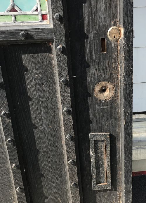 CIRCA 1900 OAK DOOR COMPLETE WITH ORIGINAL FRAME AND WITH IRON HINGES AND LEAD LIGHT PANEL - ADDITIONAL PHOTO 5