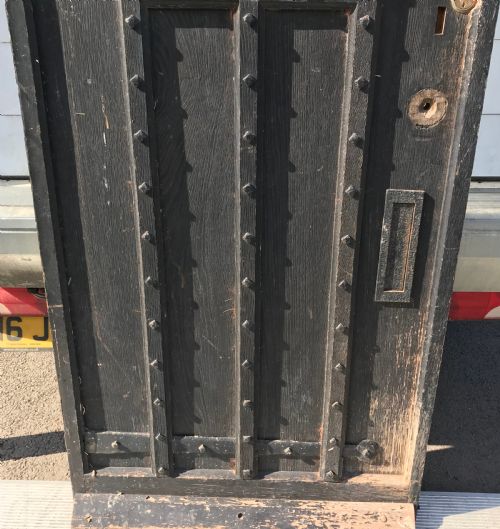 CIRCA 1900 OAK DOOR COMPLETE WITH ORIGINAL FRAME AND WITH IRON HINGES AND LEAD LIGHT PANEL - ADDITIONAL PHOTO 6