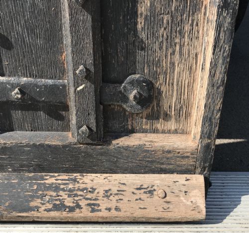 CIRCA 1900 OAK DOOR COMPLETE WITH ORIGINAL FRAME AND WITH IRON HINGES AND LEAD LIGHT PANEL - ADDITIONAL PHOTO 8