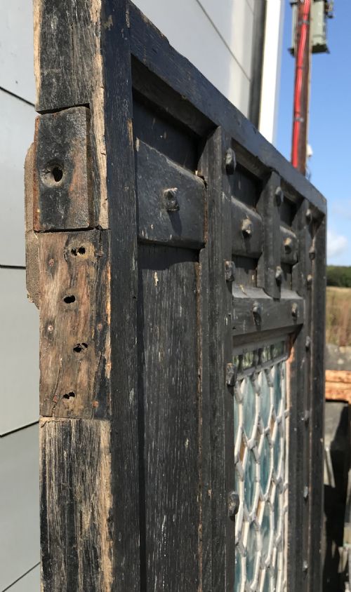CIRCA 1900 OAK DOOR COMPLETE WITH ORIGINAL FRAME AND WITH IRON HINGES AND LEAD LIGHT PANEL - ADDITIONAL PHOTO 18