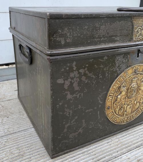 19TH CENTURY MILNERS STRONG BOX SAFE COMPLETE WITH KEY - ADDITIONAL PHOTO 6