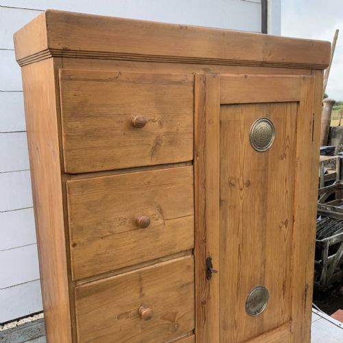 CIRCA 1900 EAST EUROPEAN PINE FOOD LARDER CUPBOARD - ADDITIONAL PHOTO 3