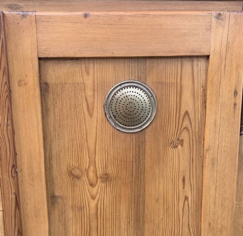 CIRCA 1900 EAST EUROPEAN PINE FOOD LARDER CUPBOARD - ADDITIONAL PHOTO 6