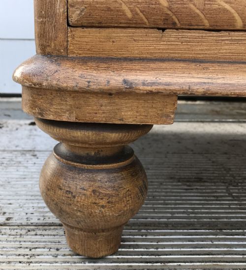 VICTORIAN PINE CHEST OF DRAWERS WITH ORIGINAL OAK GRAIN PAINT EFFECT AND ORIGINAL GLASS KNOBS - ADDITIONAL PHOTO 8