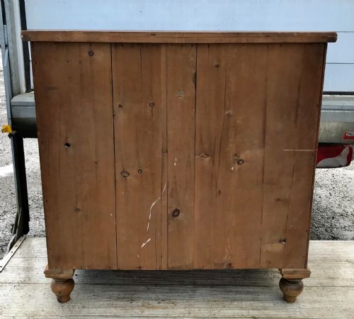 VICTORIAN PINE CHEST OF DRAWERS WITH ORIGINAL OAK GRAIN PAINT EFFECT AND ORIGINAL GLASS KNOBS - ADDITIONAL PHOTO 11