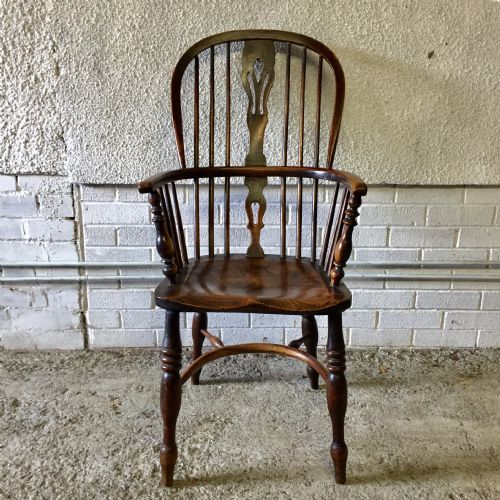 early 19th century hoop back windsor arm chair - CATEGORY: ANTIQUE CHAIRS - DATED 19TH CENTURY