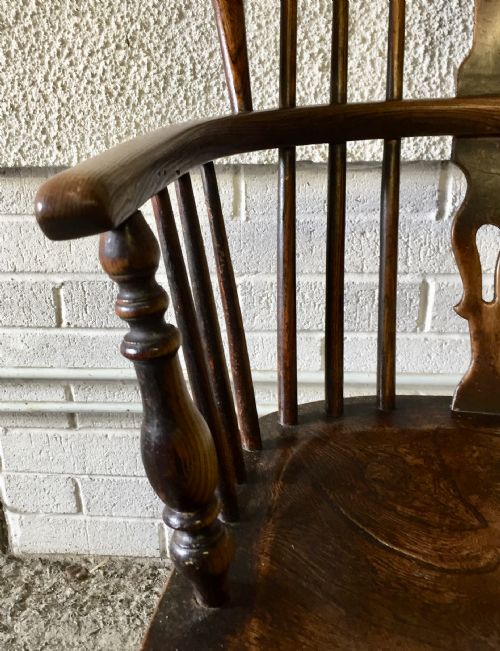 EARLY 19TH CENTURY HOOP BACK WINDSOR ARM CHAIR - ADDITIONAL PHOTO 4