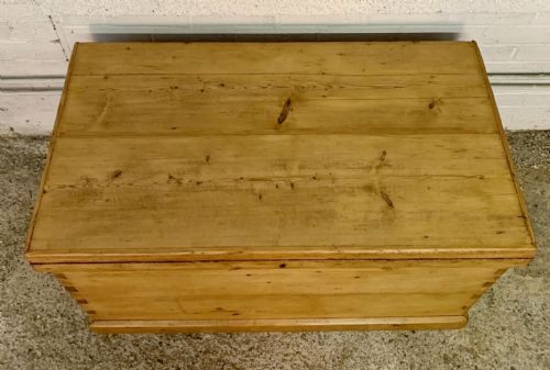 VICTORIAN PINE BLANKET BOX - ADDITIONAL PHOTO 4