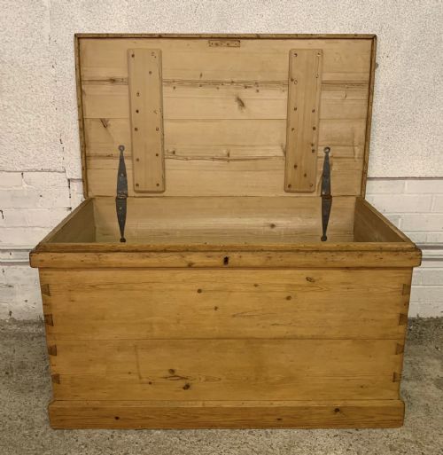VICTORIAN PINE BLANKET BOX - ADDITIONAL PHOTO 5