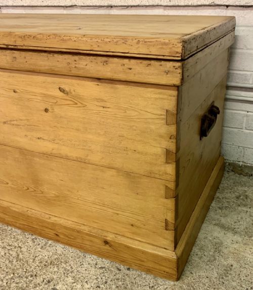 VICTORIAN PINE BLANKET BOX - ADDITIONAL PHOTO 9