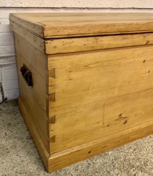 VICTORIAN PINE BLANKET BOX - ADDITIONAL PHOTO 10