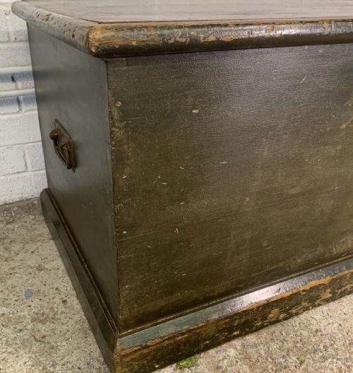 VICTORIAN PAINTED PINE BLANKET BOX WITH ORIGINAL PAINT - ADDITIONAL PHOTO 8
