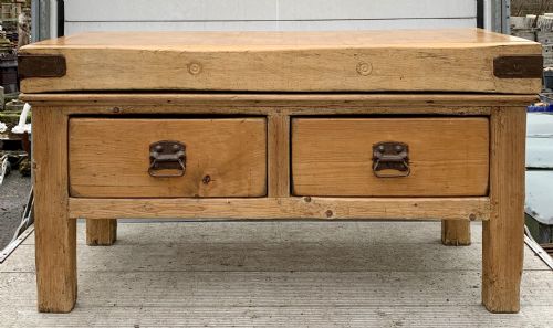CIRCA 1900 BUTCHERS BLOCK ON ORIGINAL BASE WITH 2 DRAWERS - ADDITIONAL PHOTO 1