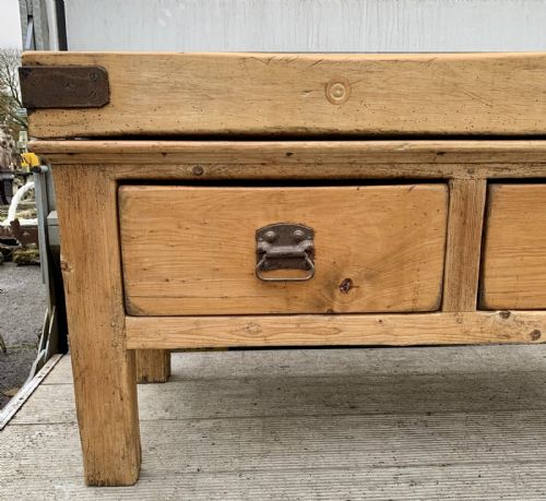 CIRCA 1900 BUTCHERS BLOCK ON ORIGINAL BASE WITH 2 DRAWERS - ADDITIONAL PHOTO 5