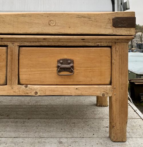 CIRCA 1900 BUTCHERS BLOCK ON ORIGINAL BASE WITH 2 DRAWERS - ADDITIONAL PHOTO 6
