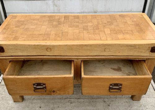 CIRCA 1900 BUTCHERS BLOCK ON ORIGINAL BASE WITH 2 DRAWERS - ADDITIONAL PHOTO 7