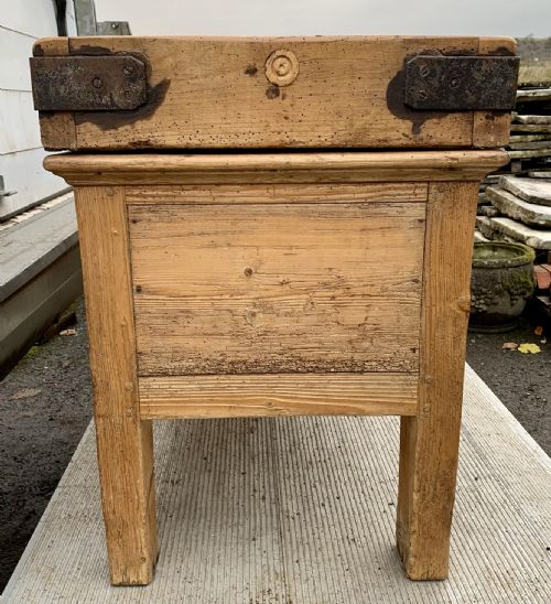 CIRCA 1900 BUTCHERS BLOCK ON ORIGINAL BASE WITH 2 DRAWERS - ADDITIONAL PHOTO 10