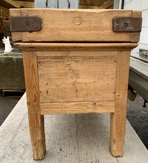 CIRCA 1900 BUTCHERS BLOCK ON ORIGINAL BASE WITH 2 DRAWERS - ADDITIONAL PHOTO 11