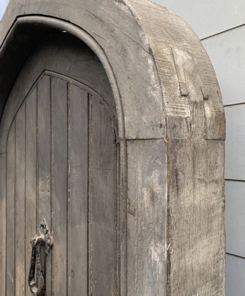 19TH CENTURY ARCHED OAK DOOR WITH FRAME - ADDITIONAL PHOTO 4