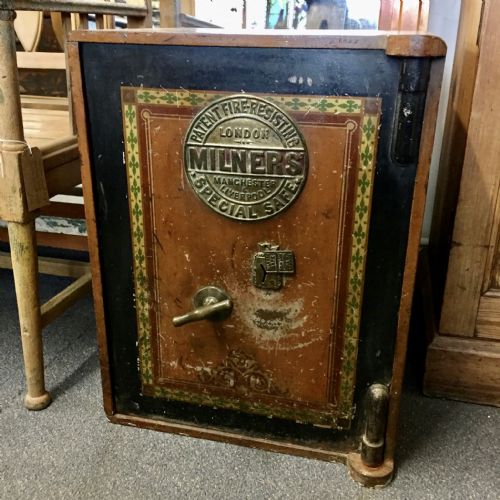 circa 1900 milners' special safe in original paint and complete with internal and external keys - CATEGORY: ANTIQUE MISCELLANEOUS - DATED 1900