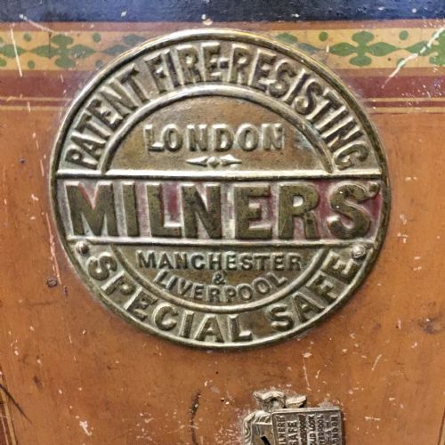 CIRCA 1900 MILNERS' SPECIAL SAFE IN ORIGINAL PAINT AND COMPLETE WITH INTERNAL AND EXTERNAL KEYS - ADDITIONAL PHOTO 4