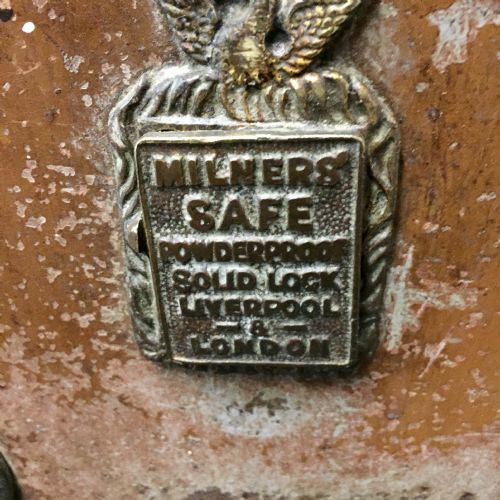 CIRCA 1900 MILNERS' SPECIAL SAFE IN ORIGINAL PAINT AND COMPLETE WITH INTERNAL AND EXTERNAL KEYS - ADDITIONAL PHOTO 5