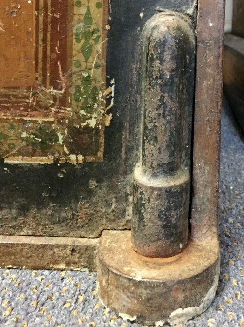 CIRCA 1900 MILNERS' SPECIAL SAFE IN ORIGINAL PAINT AND COMPLETE WITH INTERNAL AND EXTERNAL KEYS - ADDITIONAL PHOTO 10