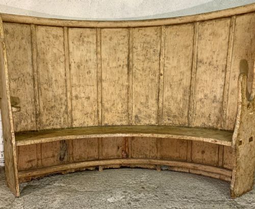 CIRCA 1800 PINE HIGH BACK BOW SETTLE IN ORIGINAL PAINT - ADDITIONAL PHOTO 2
