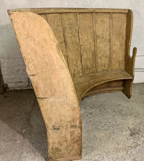 CIRCA 1800 PINE HIGH BACK BOW SETTLE IN ORIGINAL PAINT - ADDITIONAL PHOTO 3