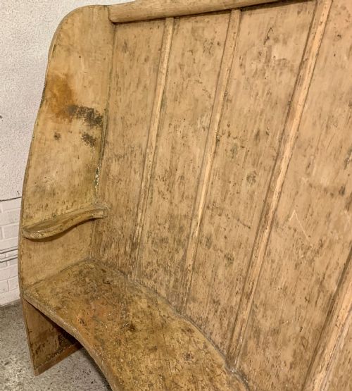 CIRCA 1800 PINE HIGH BACK BOW SETTLE IN ORIGINAL PAINT - ADDITIONAL PHOTO 4