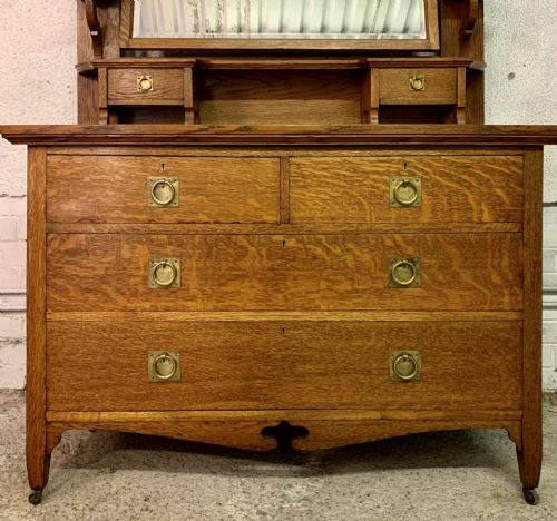 1920'S OAK ARTS AND CRAFTS DRESSING CHEST COMPLETE WITH ORIGINAL BRASS HANDLES - ADDITIONAL PHOTO 2