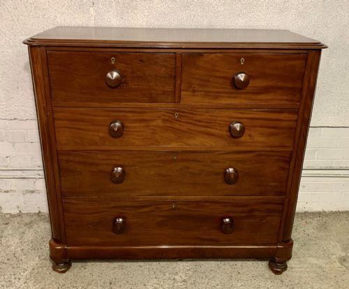 victorian mahogany chest of drawers with original knobs - CATEGORY: ANTIQUE CHEST OF DRAWERS - DATED VICTORIAN