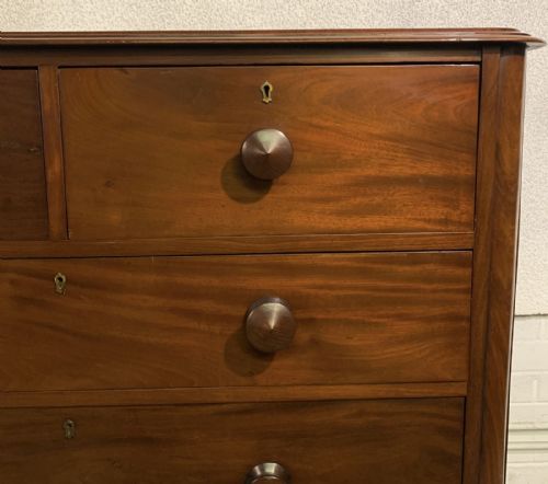 VICTORIAN MAHOGANY CHEST OF DRAWERS WITH ORIGINAL KNOBS - ADDITIONAL PHOTO 4