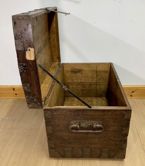 19TH CENTURY OAK METAL BOUND SILVER CHEST - ADDITIONAL PHOTO 5