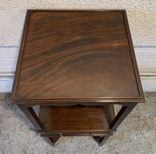 GEORGIAN 1800 MAHOGANY 3 TIER BEDSIDE TABLE WITH ORIGINAL BRASS DROP HANDLES - ADDITIONAL PHOTO 2