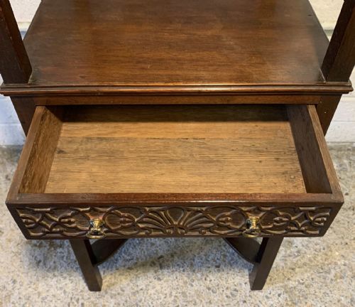 GEORGIAN 1800 MAHOGANY 3 TIER BEDSIDE TABLE WITH ORIGINAL BRASS DROP HANDLES - ADDITIONAL PHOTO 6