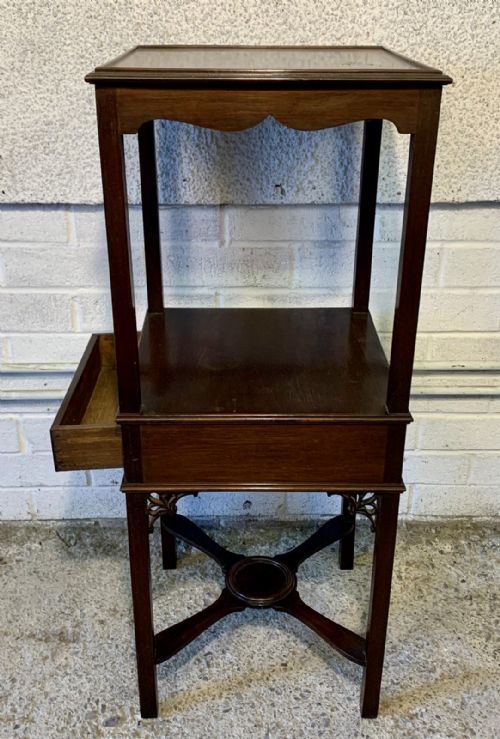 GEORGIAN 1800 MAHOGANY 3 TIER BEDSIDE TABLE WITH ORIGINAL BRASS DROP HANDLES - ADDITIONAL PHOTO 9