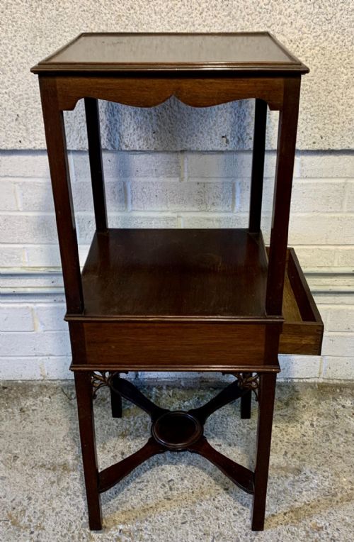 GEORGIAN 1800 MAHOGANY 3 TIER BEDSIDE TABLE WITH ORIGINAL BRASS DROP HANDLES - ADDITIONAL PHOTO 10