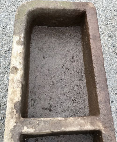 19TH CENTURY HAND CARVED PENNANT STONE PARTITION TROUGH WITH ROUNDED CORNERS - ADDITIONAL PHOTO 4