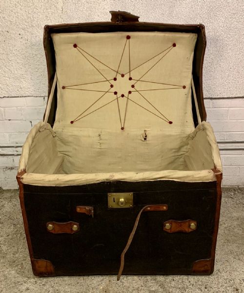 I9TH CENTURY DOME TOP CARRIAGE TRUNK - ADDITIONAL PHOTO 4
