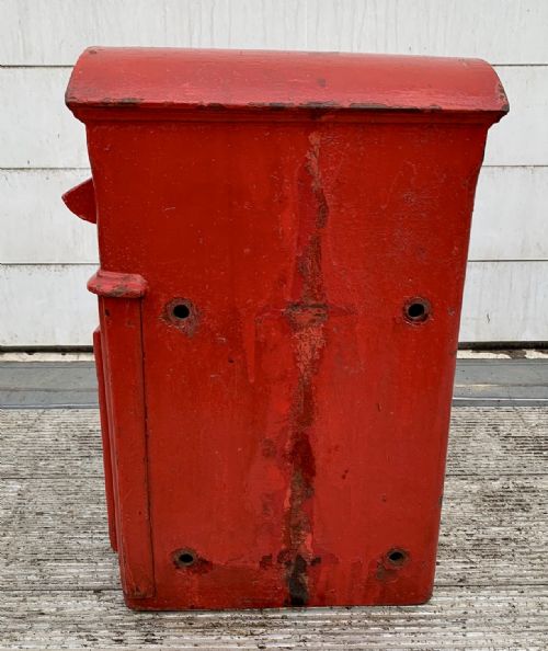 AN ORIGINAL GEORGE VI 1938 POLE MOUNTED POST BOX WITH A DOMED TOP - ADDITIONAL PHOTO 9
