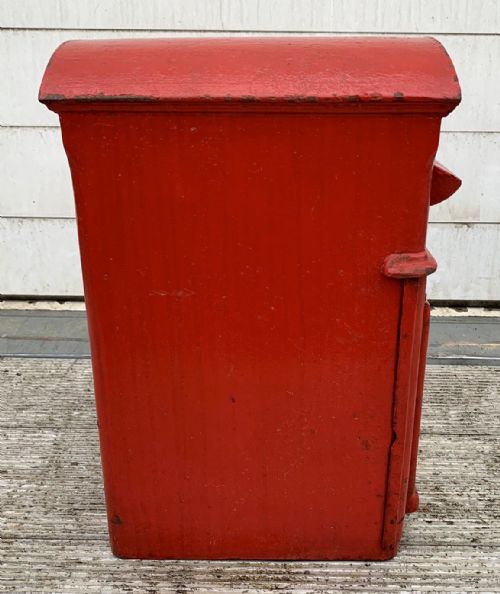AN ORIGINAL GEORGE VI 1938 POLE MOUNTED POST BOX WITH A DOMED TOP - ADDITIONAL PHOTO 11