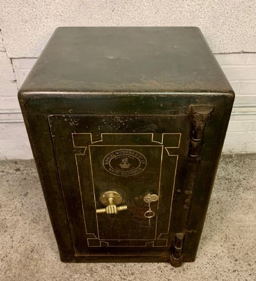 19TH CENTURY SAFE BY SAMUEL WITHERS AND CO IN ORIGINAL PAINT AND COMPLETE WITH KEYS - ADDITIONAL PHOTO 1