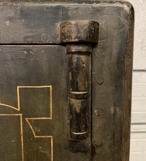 19TH CENTURY SAFE BY SAMUEL WITHERS AND CO IN ORIGINAL PAINT AND COMPLETE WITH KEYS - ADDITIONAL PHOTO 3