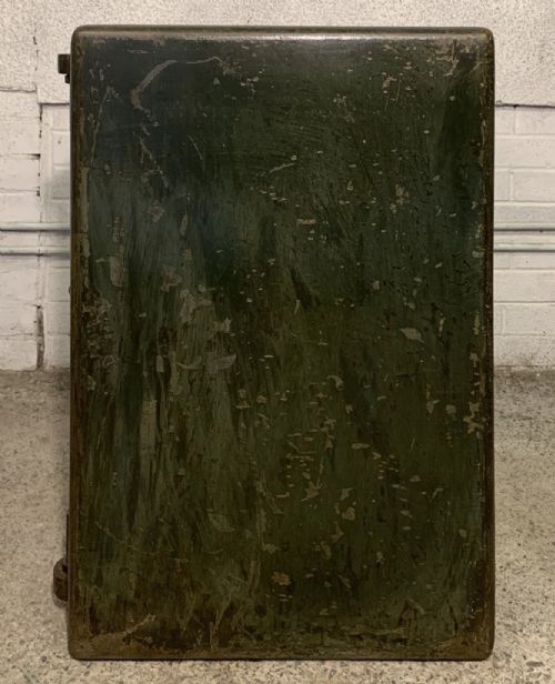 19TH CENTURY SAFE BY SAMUEL WITHERS AND CO IN ORIGINAL PAINT AND COMPLETE WITH KEYS - ADDITIONAL PHOTO 11