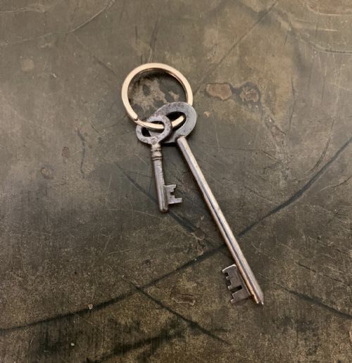 19TH CENTURY SAFE BY SAMUEL WITHERS AND CO IN ORIGINAL PAINT AND COMPLETE WITH KEYS - ADDITIONAL PHOTO 14