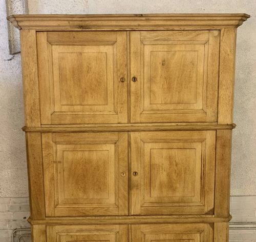 CIRCA 1900 OAK CAMPAIGN CUPBOARD IN 3 SEPARATE UNITS EACH WITH HANDLES LOCKS AND A KEY - ADDITIONAL PHOTO 3