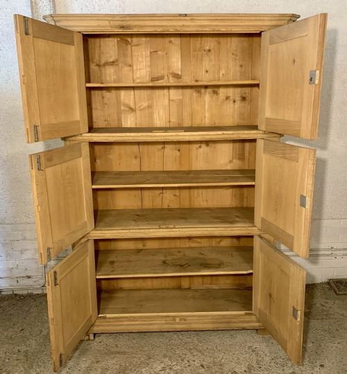 CIRCA 1900 OAK CAMPAIGN CUPBOARD IN 3 SEPARATE UNITS EACH WITH HANDLES LOCKS AND A KEY - ADDITIONAL PHOTO 6