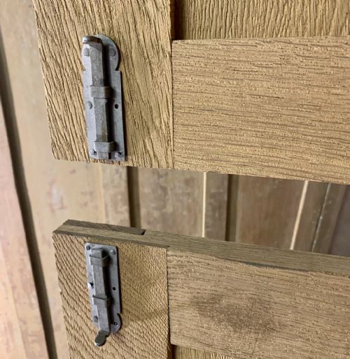 CIRCA 1900 OAK CAMPAIGN CUPBOARD IN 3 SEPARATE UNITS EACH WITH HANDLES LOCKS AND A KEY - ADDITIONAL PHOTO 9